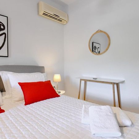 Amazing 2 Bedroom Apartment Overlooking The Marina Of Vourkárion Esterno foto