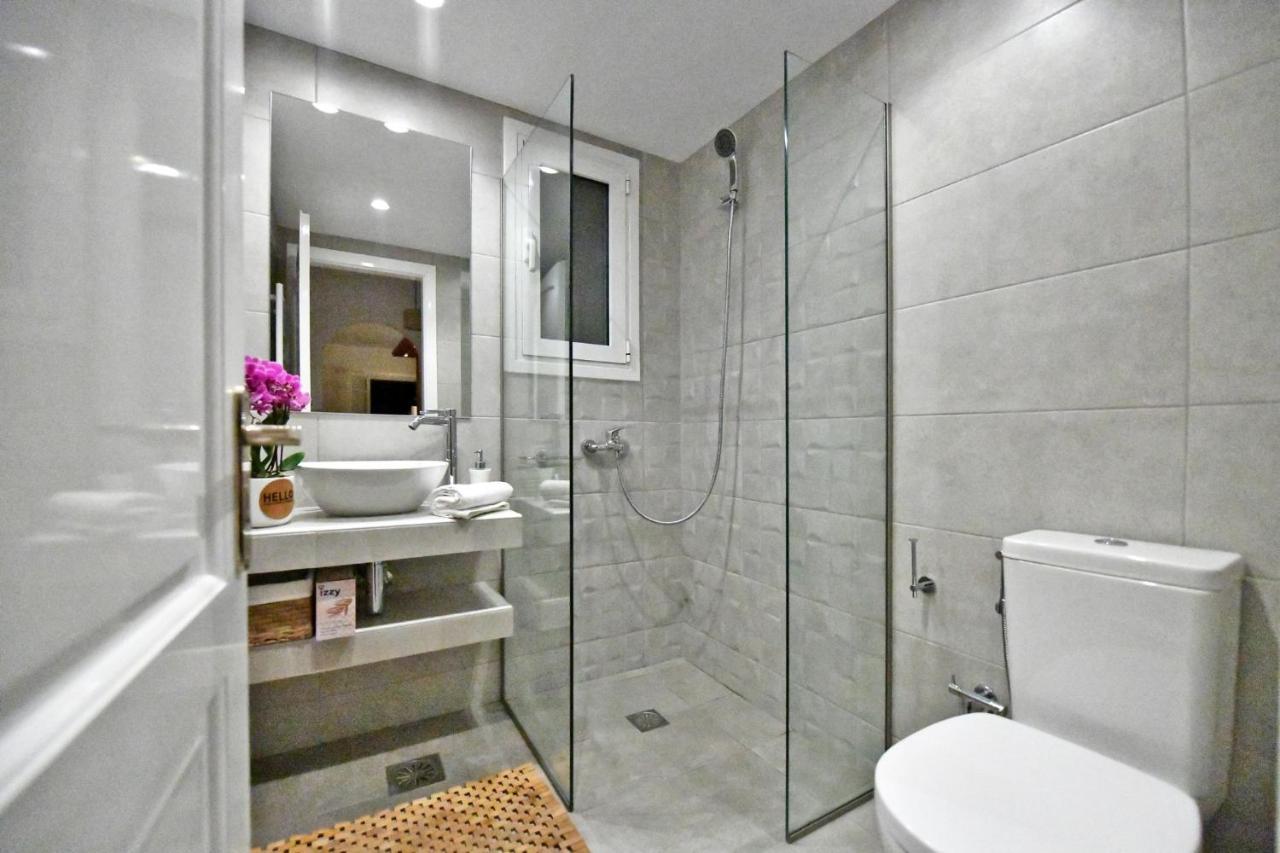 Amazing 2 Bedroom Apartment Overlooking The Marina Of Vourkárion Esterno foto