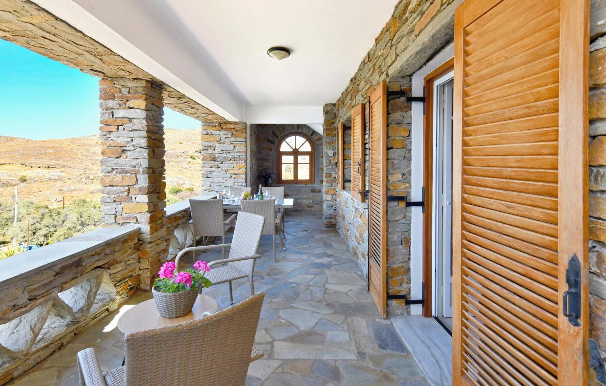 Amazing 2 Bedroom Apartment Overlooking The Marina Of Vourkárion Esterno foto
