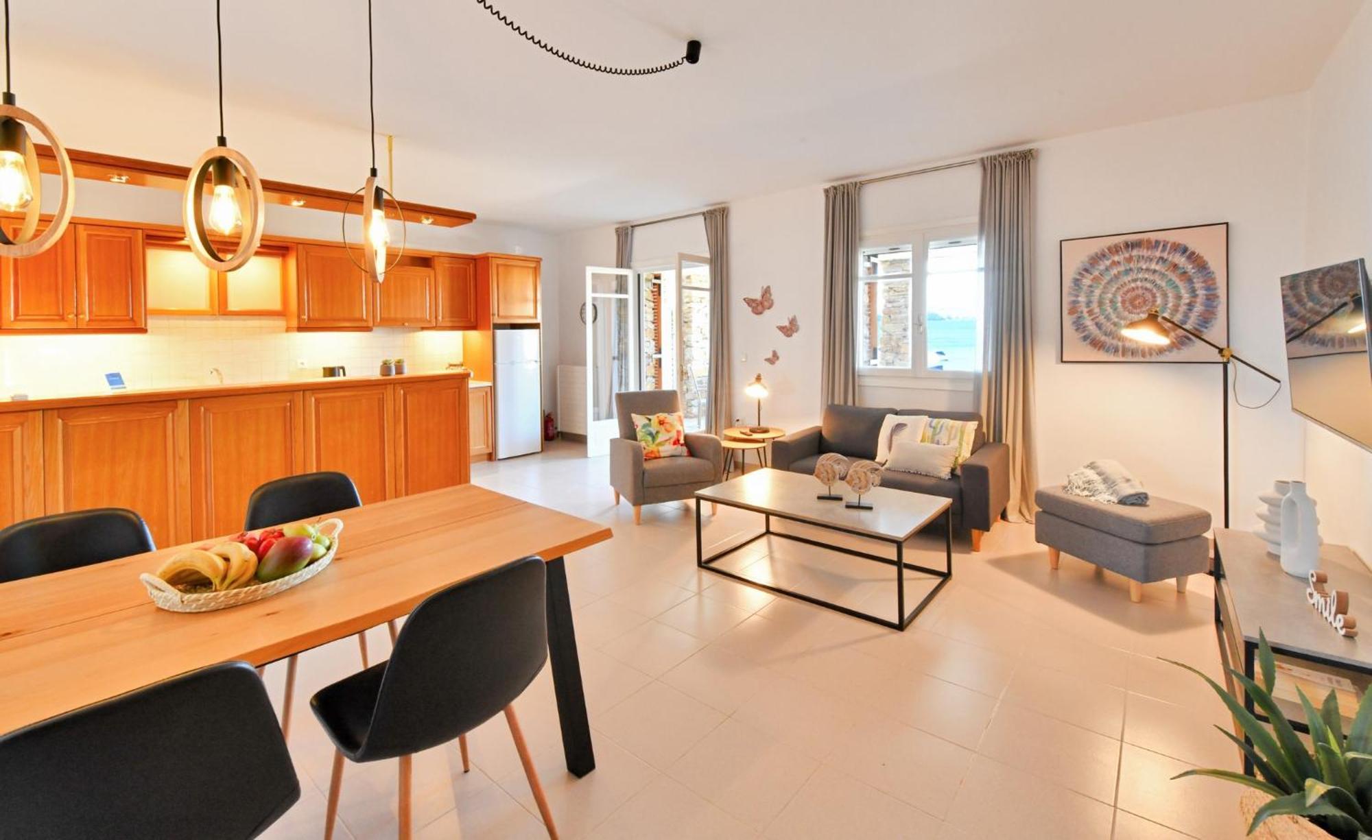 Amazing 2 Bedroom Apartment Overlooking The Marina Of Vourkárion Esterno foto